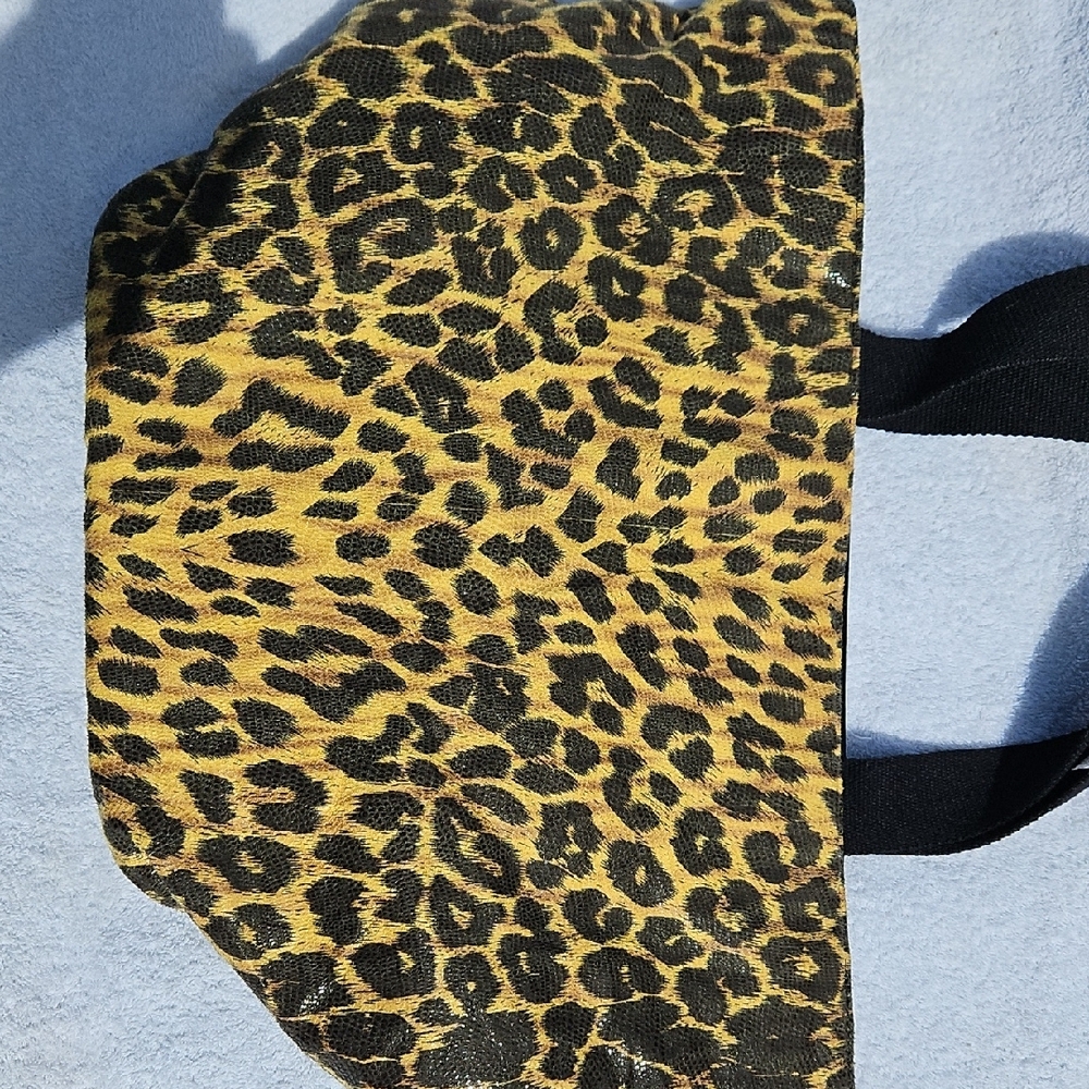 Betsey Johnson Leopard Print Tote Bag - Picture 5 of 7
